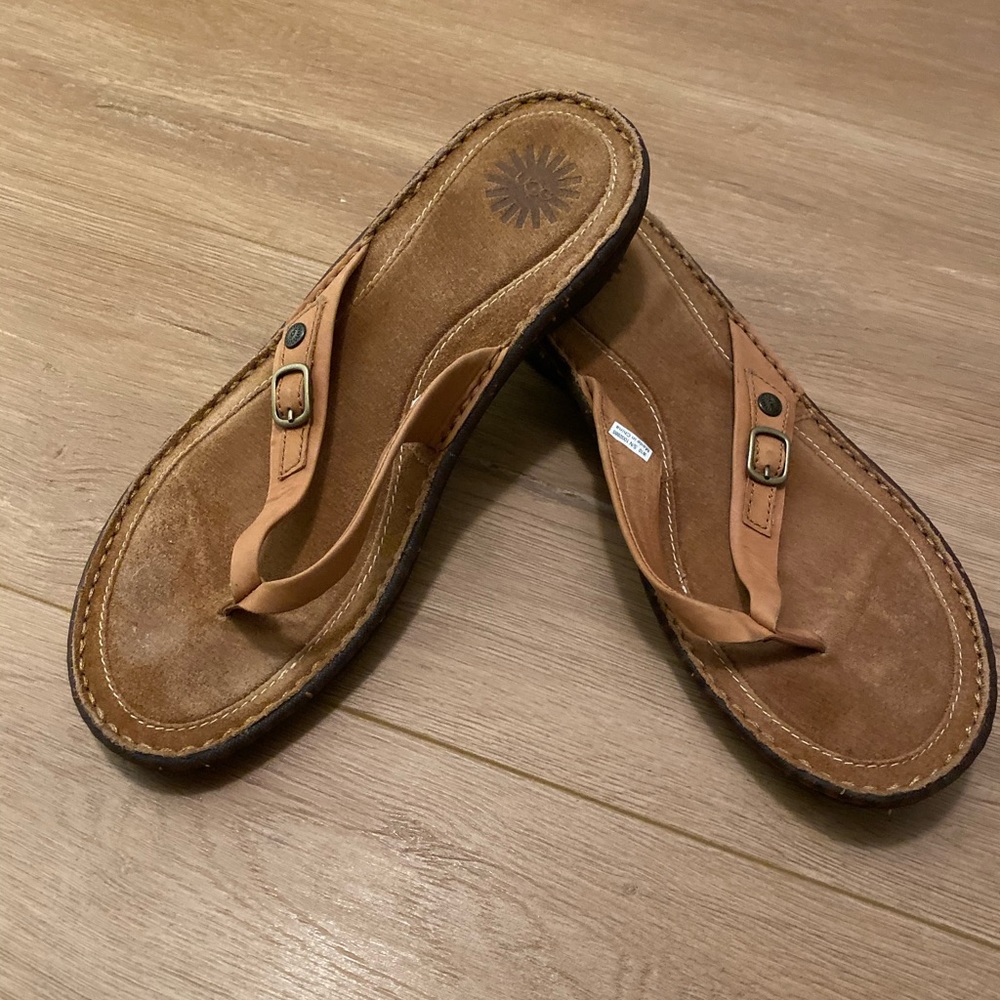 NEW UGG flip flop sandal size 10 buckle strap